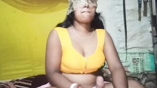 Desi bhabhi ne mere ling se pani nikal waa di ling ke pyasi bhabhi - 2 image