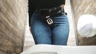 Recording patients pissing in hospital - 5 image