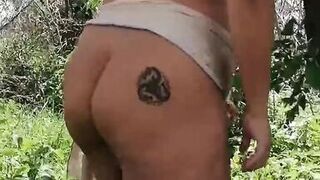 Devska is pissing backwards with great close-up - 11 image