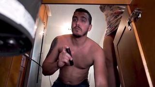 Big ass MILF got great orgasm while getting the leak fixed - 3 image