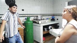 I fuck the gracious plumber until this guy cums on my face - 3 image