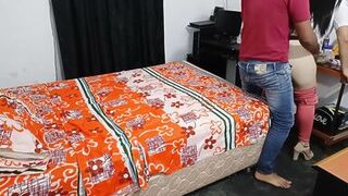 Mi cachonda madrastra me folla con sus tacones nuevos antes que nos descubran, le acabe adentro - 3 image