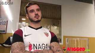 Guy didn't want black girls... Until he saw Jennifer's GIANT MELLONS! - 10 image