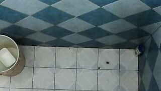 esposa gordibuena embarazada en la ducha - 12 image