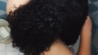 esposa gordibuena embarazada en la ducha - 9 image