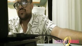 Fiquei vendo minha vizinha casada na cam - 5 image