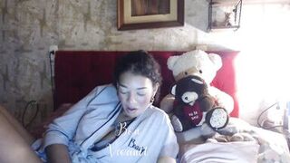 Ebony MILF slut fingers her holes with long nails - 2 image