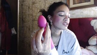 Ebony MILF slut fingers her holes with long nails - 9 image