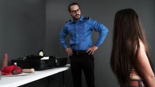 A TSA agent found my naughty toys in my bag and took me to his office - 4 image