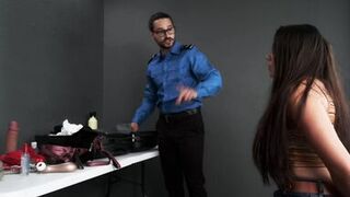 A TSA agent found my naughty toys in my bag and took me to his office - 5 image