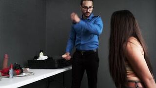 A TSA agent found my naughty toys in my bag and took me to his office - 6 image