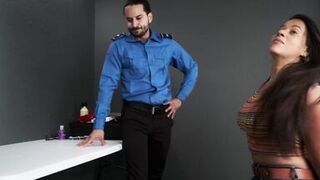 A TSA agent found my naughty toys in my bag and took me to his office - 8 image