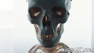 MARISKAX Dacada and Mariska share a big dick - 2 image