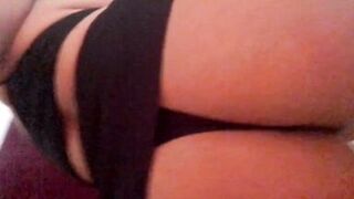 Morena gostosa brinca muito - 2 image