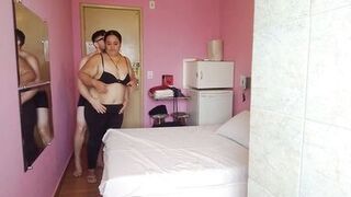 Admirei o tamanho da bunda dela e a buceta grande antes de colocar meu pau na buceta dela BBW - 2 image