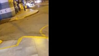 Camino al hotel con mi yerno ...me da por mi colita muy rico - 2 image