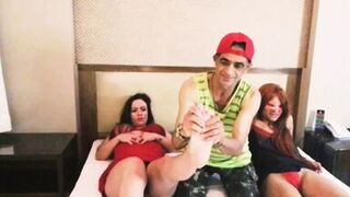 Chamei massagista para relaxar com amiga - 1 image