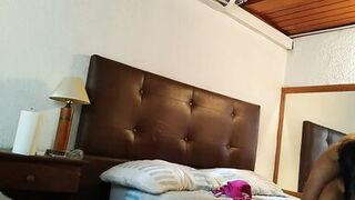 Mi vecina me recibe en su casa - 12 image