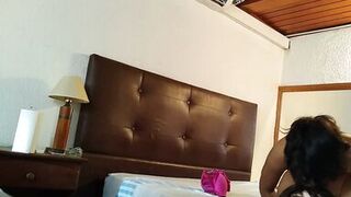 Mi vecina me recibe en su casa - 15 image