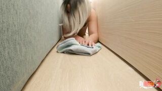 Huge ass stepmom stuck behind the bed and fucked ! - 5 image