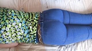 Mother and sister show off their big ass to their friends - 3 image