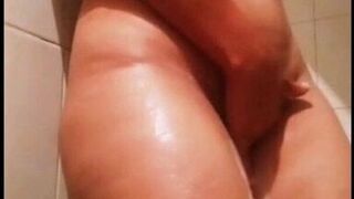 i masturbate in the bathroom - 1 image