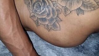 I tried to seduce my neighbor from the favela with no ulterior motives but I ended up getting into the drive. - 1 image