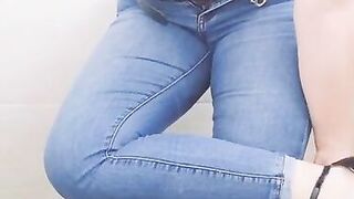 Sexy Secretaria Mexicana Latina Culo Gordo Quitándose La Ropa En El Baño De Su Oficina Amateur - 11 image