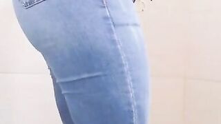 Sexy Secretaria Mexicana Latina Culo Gordo Quitándose La Ropa En El Baño De Su Oficina Amateur - 6 image