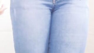 Sexy Secretaria Mexicana Latina Culo Gordo Quitándose La Ropa En El Baño De Su Oficina Amateur - 8 image