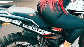 Chica Ama Cuando me Corro En Su Apretado Coño - CULO GRANDE Y CULO GRUESO - 2 image