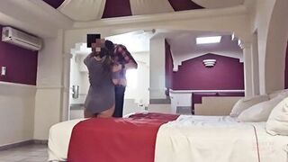 Pam Hotwife pidió permiso para salir sola y el marido estuvo deacuerdo con la condición de subirlo al canal para que todos comenten lo sabrosa que esta - 1 image