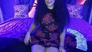 JOI en español | Te leo las cartas y te doy instrucciones para sacar todo |  Capitulo 1 Especial noche de brujas| Agatha Dolly - 1 image