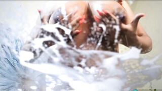 Colombian Cow Milks Her Udders Once More - 5 image