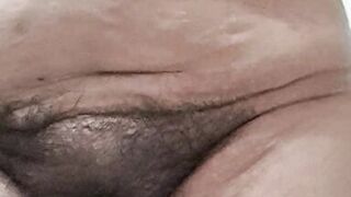 Mature milf creams her hairy pussy - 10 image