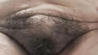 Mature milf creams her hairy pussy - 11 image