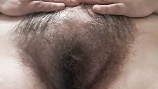 Mature milf creams her hairy pussy - 12 image