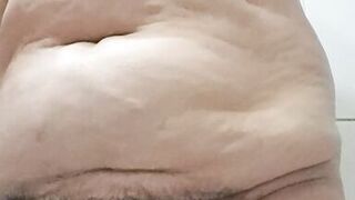 Mature milf creams her hairy pussy - 14 image