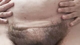 Mature milf creams her hairy pussy - 3 image