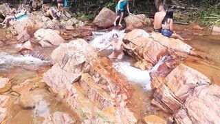 Outdoor adventure on the waterfall trail fucking and cumming inside the hottie's ass until cum overflows. Vagninho and Luna Oliveira - 2 image