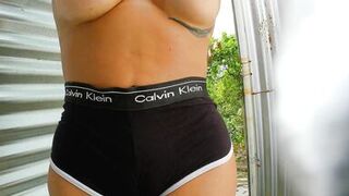 Hot public changing room - 2 image