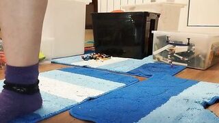 Sexy mom cleans the house naked. - 12 image