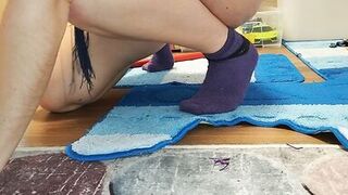 Sexy mom cleans the house naked. - 15 image