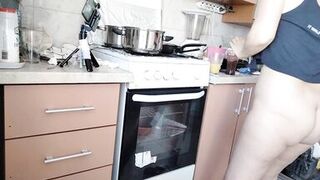 Sexy mom having breakfast in the bedroom, hairy, big, big ass. Sexy amateur wife fingers her until orgasm. - 1 image