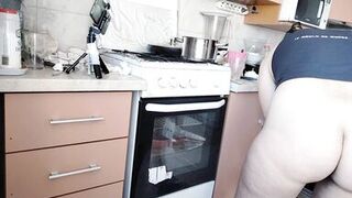 Sexy mom having breakfast in the bedroom, hairy, big, big ass. Sexy amateur wife fingers her until orgasm. - 15 image