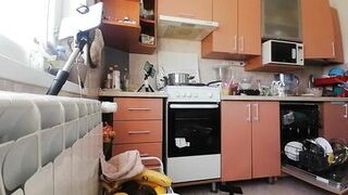 Sexy mom has breakfast in the bedroom, hairy, big, big ass. Sexy amateur wife fingers her to orgasm. - 4 image