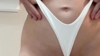 Hot Ass Stepmom MILF Veronica Beach Records Homemade Amateur Close-up Video of wet Pussy for Stepson to Cum Freak OFF - 11 image