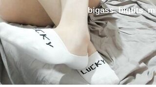Check out the perfect match: curvy milf's big ass & feet make for a perfect fetish match! - 15 image