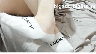 Check out the perfect match: curvy milf's big ass & feet make for a perfect fetish match! - 7 image