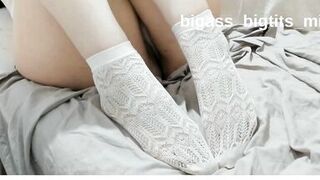 Bigass_bigtits_milf indulges in toe-curling foot fetish with her white socks on
